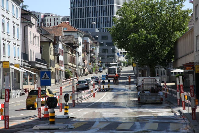 Dress rehearsal for the renovation of Zürcher Strasse in Lachen: A new district heating pipe was installed in summer 2018. A project to renovate and redesign the street is in preparation. It has been delayed by a lawsuit for some time.